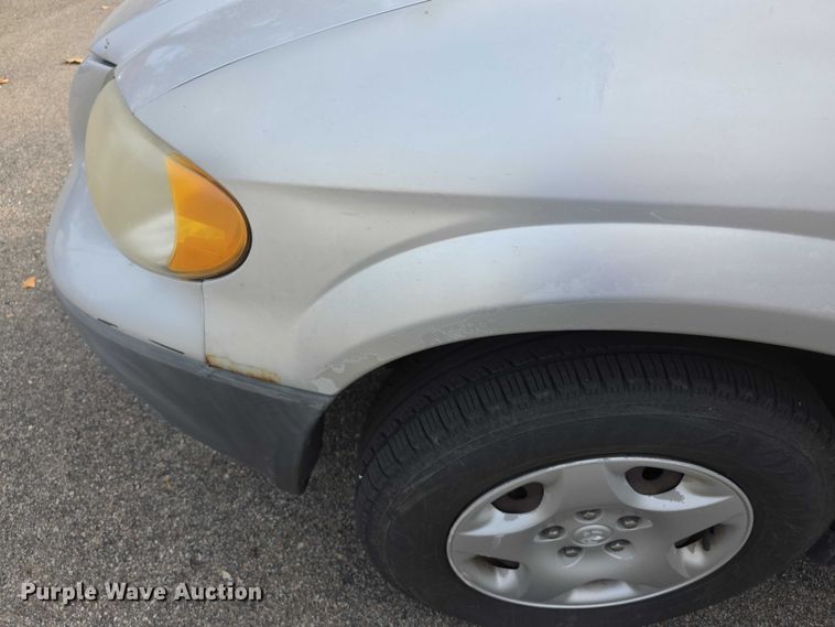image for item FI0672 2001 Dodge Caravan van