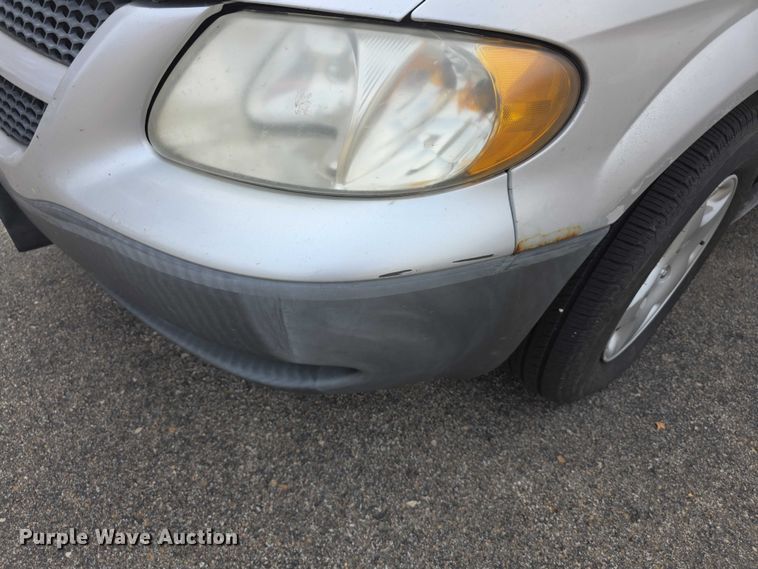 image for item FI0672 2001 Dodge Caravan van