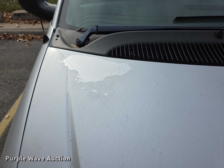 image for item FI0672 2001 Dodge Caravan van