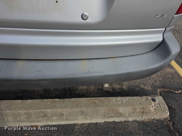 image for item FI0672 2001 Dodge Caravan van