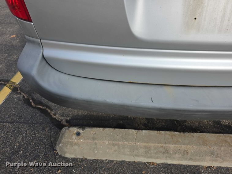 image for item FI0672 2001 Dodge Caravan van