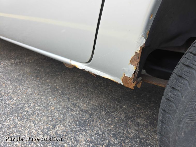 image for item FI0672 2001 Dodge Caravan van