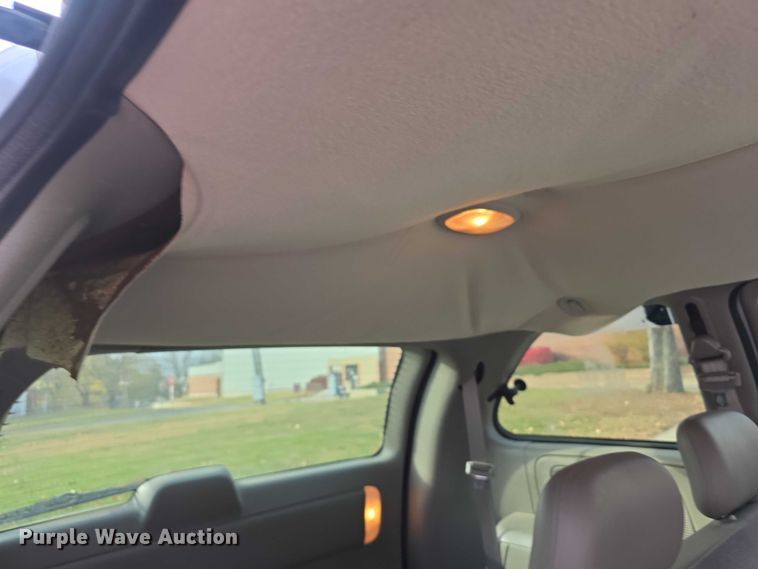 image for item FI0672 2001 Dodge Caravan van