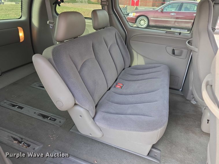 image for item FI0672 2001 Dodge Caravan van