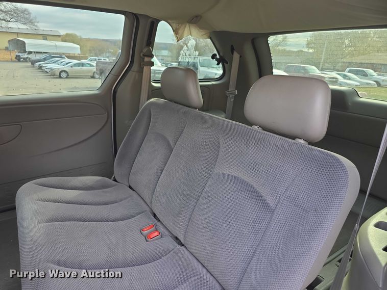 image for item FI0672 2001 Dodge Caravan van