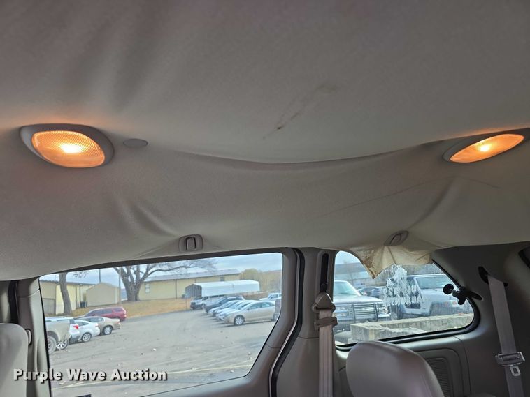 image for item FI0672 2001 Dodge Caravan van