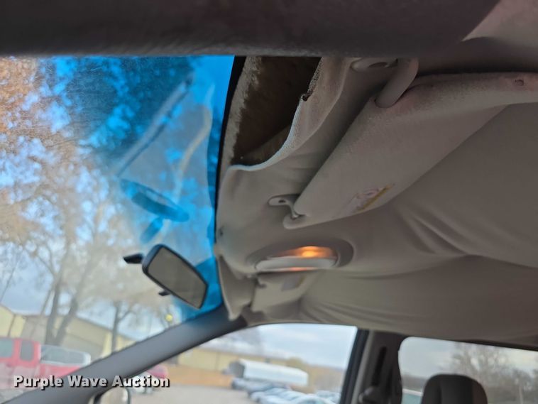 image for item FI0672 2001 Dodge Caravan van