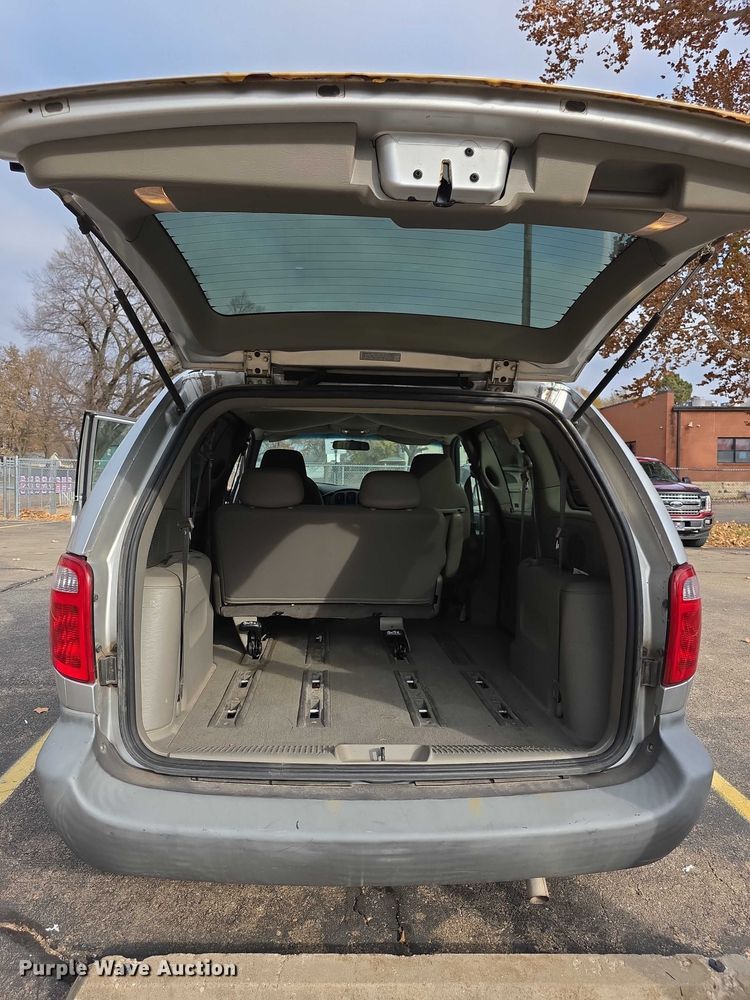 image for item FI0672 2001 Dodge Caravan van