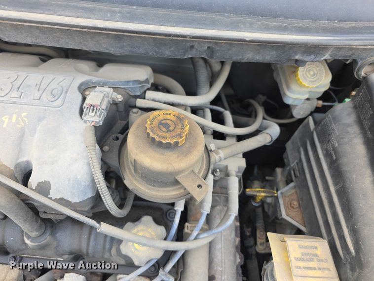 image for item FI0672 2001 Dodge Caravan van