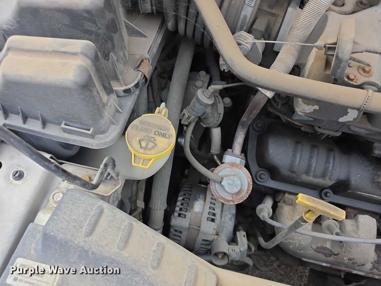 image for item FI0672 2001 Dodge Caravan van