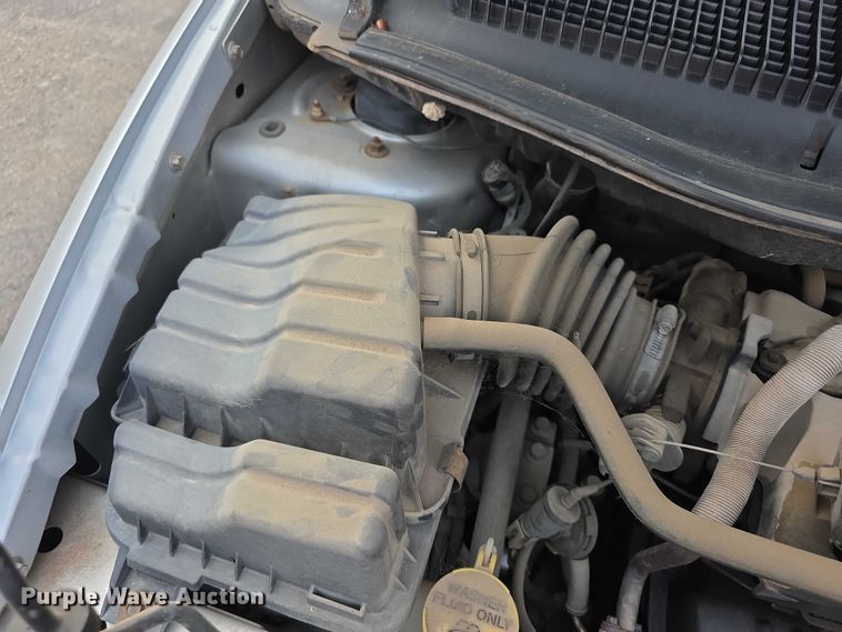 image for item FI0672 2001 Dodge Caravan van