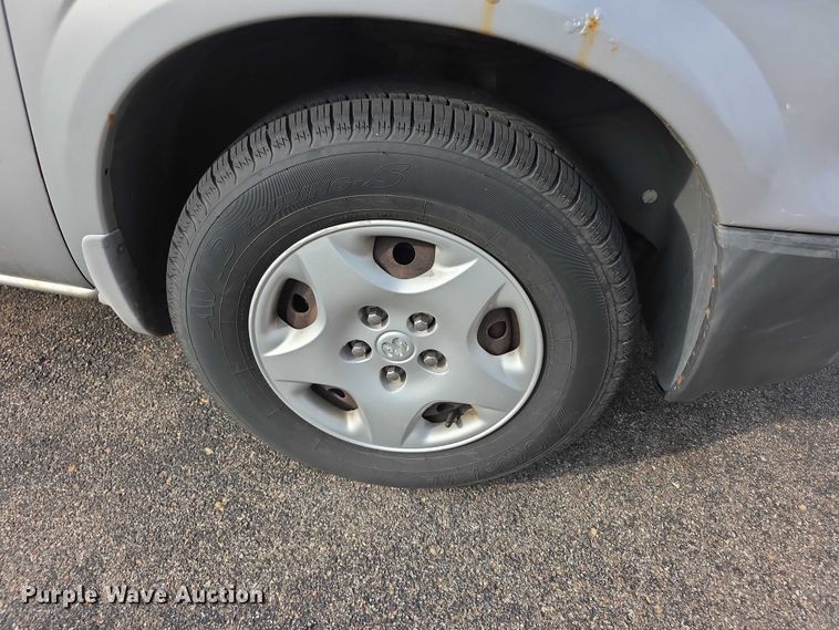 image for item FI0672 2001 Dodge Caravan van