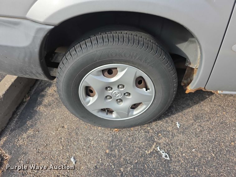 image for item FI0672 2001 Dodge Caravan van
