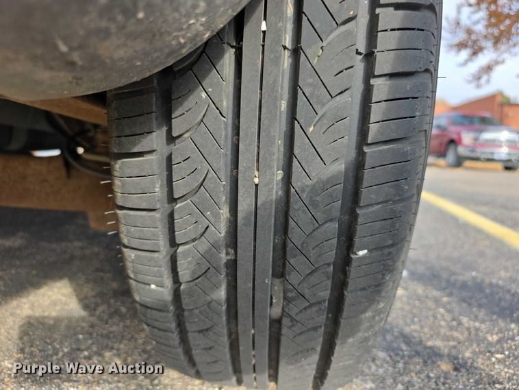 image for item FI0672 2001 Dodge Caravan van