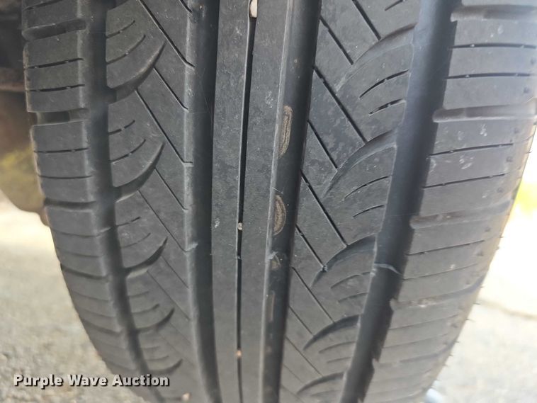 image for item FI0672 2001 Dodge Caravan van