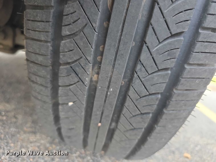 image for item FI0672 2001 Dodge Caravan van