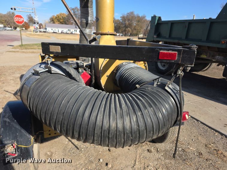 image for item FI0673 Hiway G750 leaf vacuum