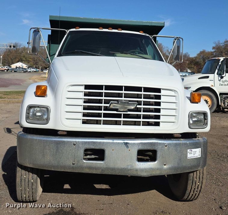 image for item FI0674 2000 Chevrolet C7500 dump truck