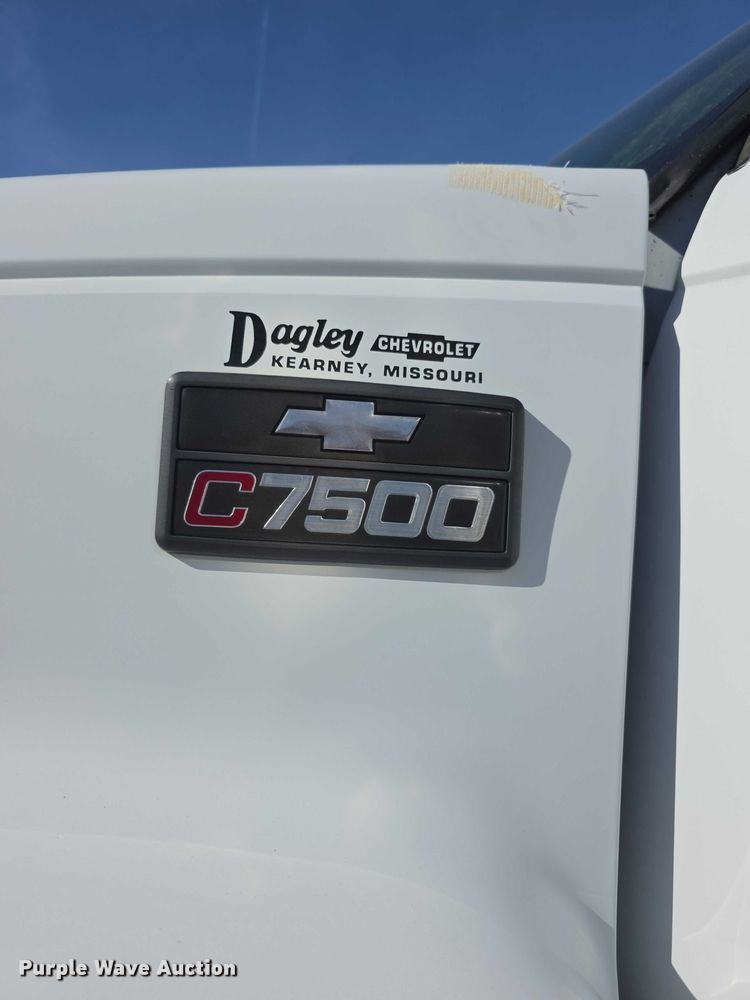 image for item FI0674 2000 Chevrolet C7500 dump truck