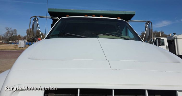 image for item FI0674 2000 Chevrolet C7500 dump truck