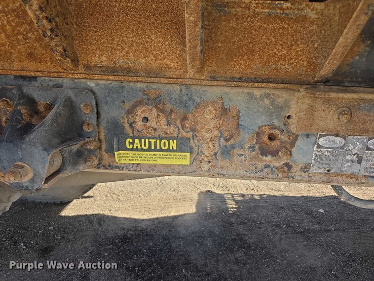 image for item FI0674 2000 Chevrolet C7500 dump truck