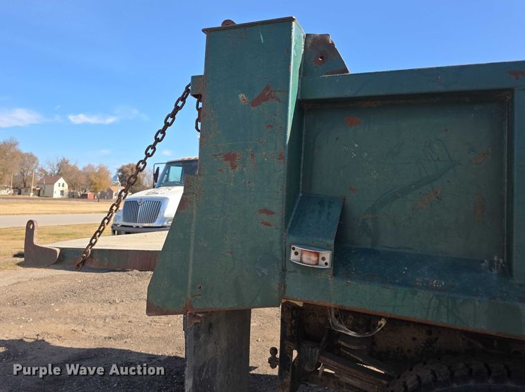 image for item FI0674 2000 Chevrolet C7500 dump truck