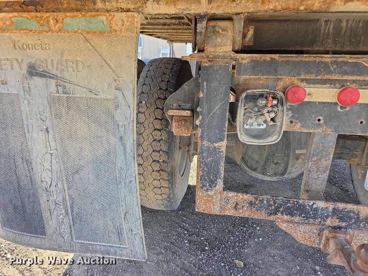 image for item FI0674 2000 Chevrolet C7500 dump truck