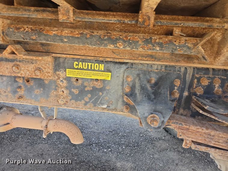 image for item FI0674 2000 Chevrolet C7500 dump truck