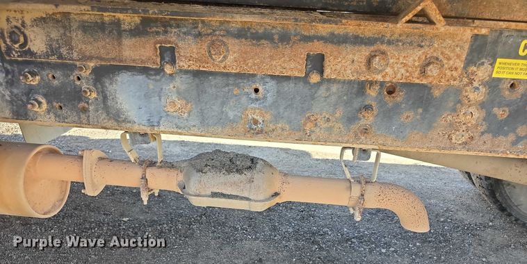 image for item FI0674 2000 Chevrolet C7500 dump truck