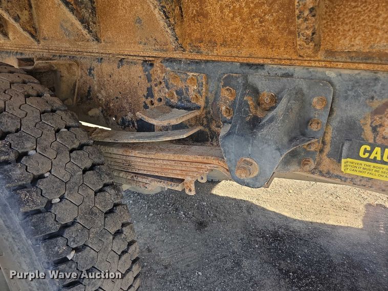 image for item FI0674 2000 Chevrolet C7500 dump truck