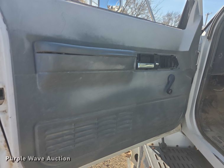 image for item FI0674 2000 Chevrolet C7500 dump truck