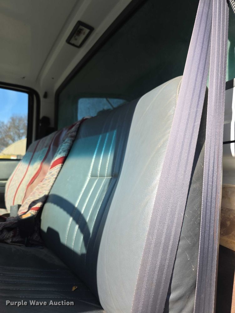 image for item FI0674 2000 Chevrolet C7500 dump truck