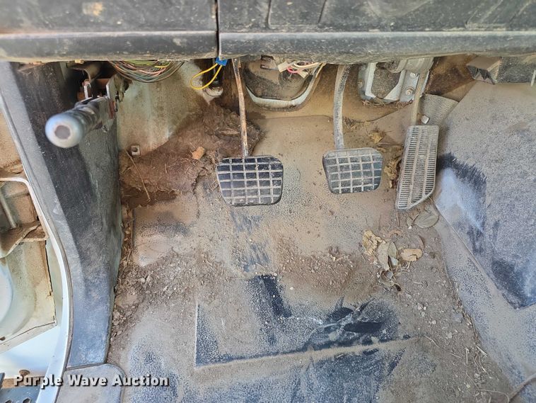 image for item FI0674 2000 Chevrolet C7500 dump truck