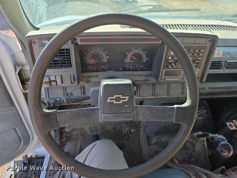 image for item FI0674 2000 Chevrolet C7500 dump truck