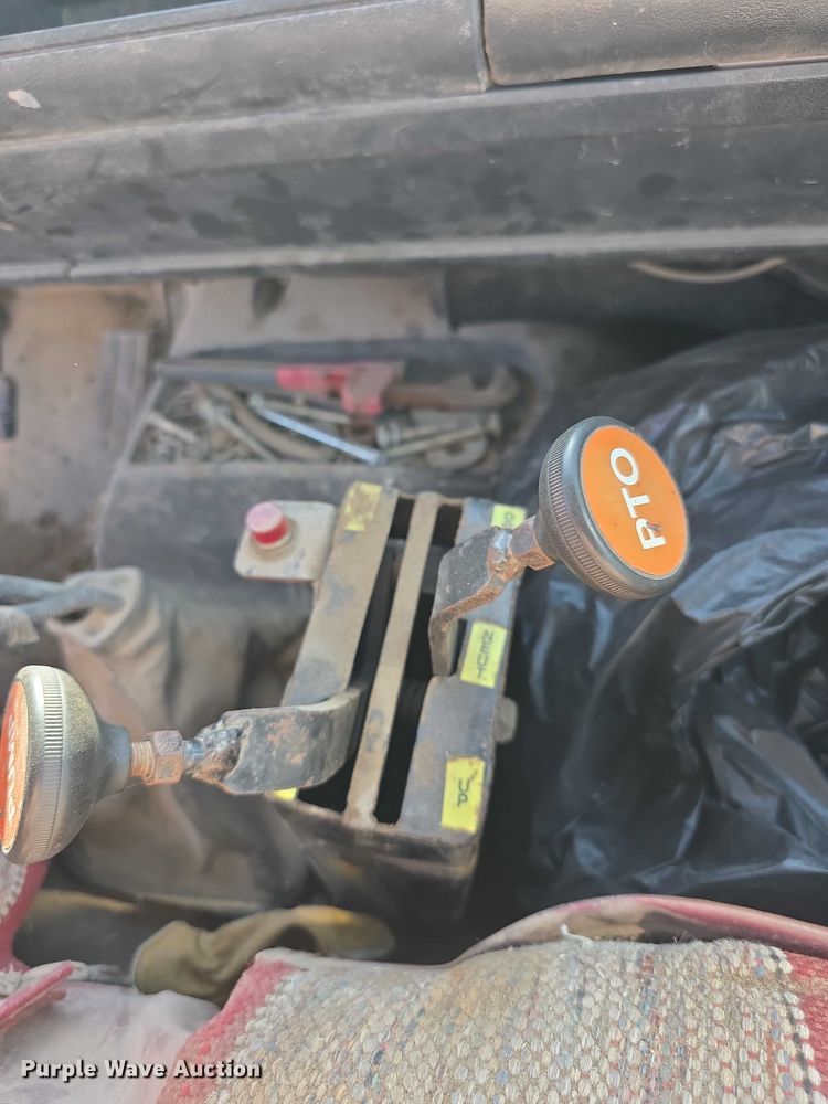 image for item FI0674 2000 Chevrolet C7500 dump truck