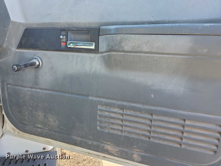 image for item FI0674 2000 Chevrolet C7500 dump truck