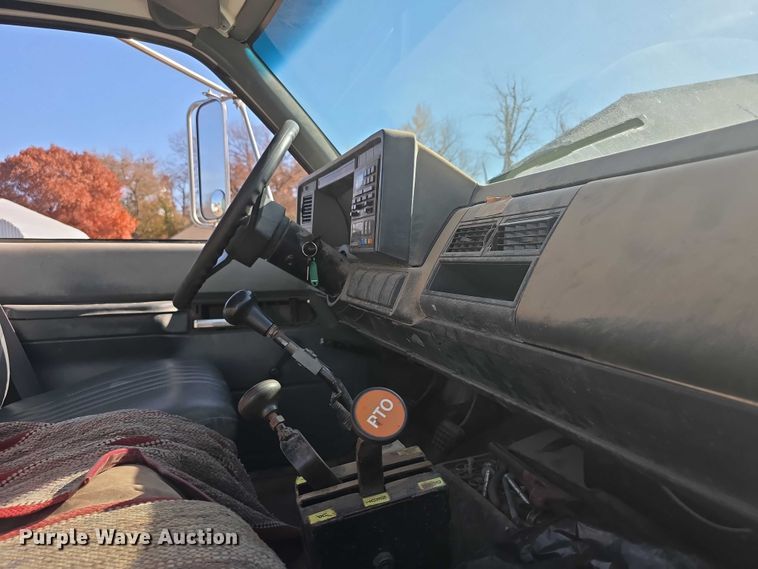 image for item FI0674 2000 Chevrolet C7500 dump truck