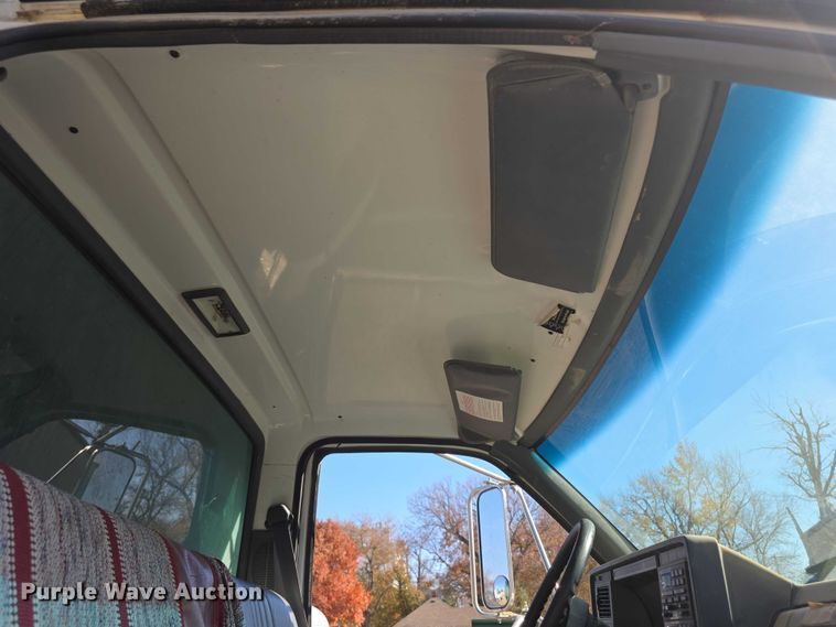 image for item FI0674 2000 Chevrolet C7500 dump truck