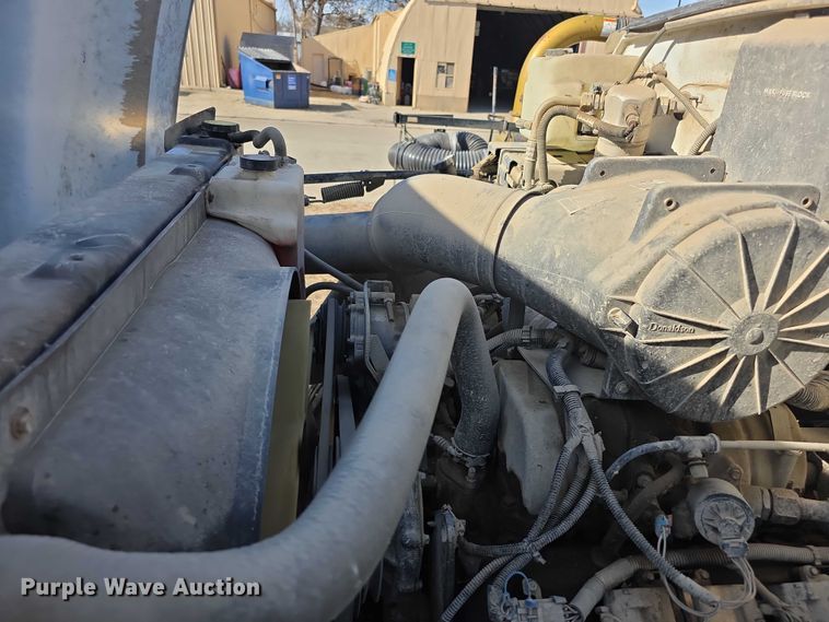 image for item FI0674 2000 Chevrolet C7500 dump truck