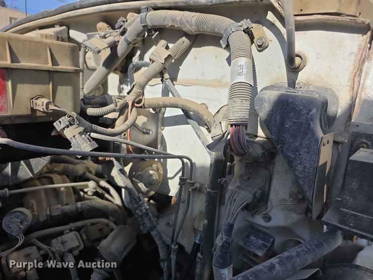 image for item FI0674 2000 Chevrolet C7500 dump truck