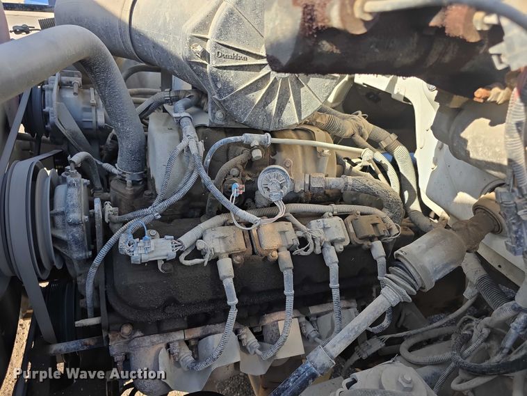 image for item FI0674 2000 Chevrolet C7500 dump truck