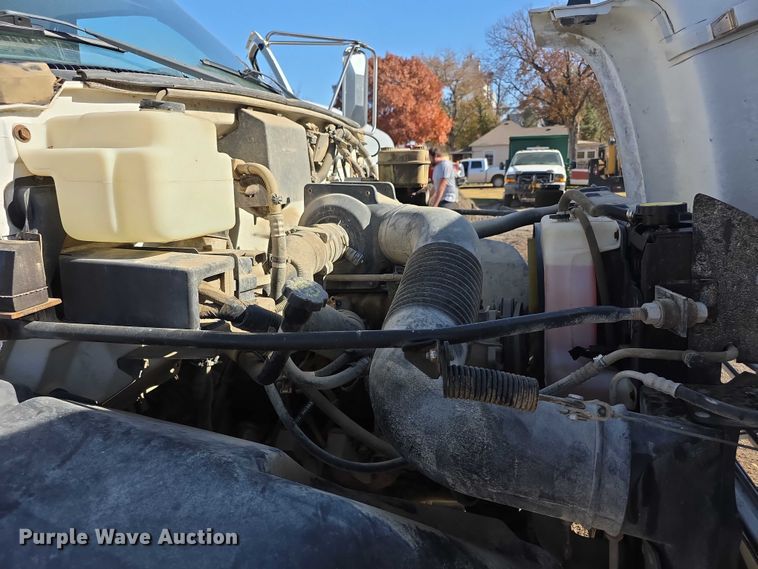 image for item FI0674 2000 Chevrolet C7500 dump truck