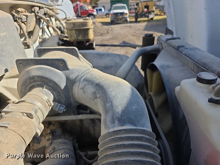 image for item FI0674 2000 Chevrolet C7500 dump truck