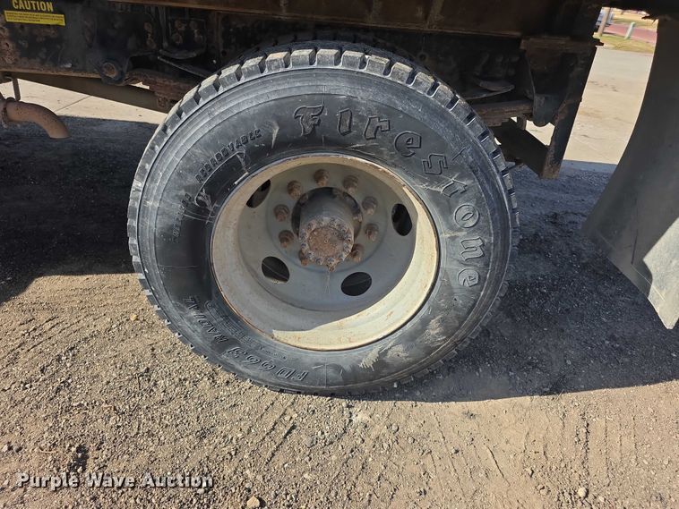 image for item FI0674 2000 Chevrolet C7500 dump truck