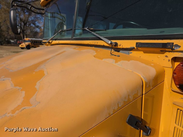 image for item FI0684 2004 Bluebird school bus