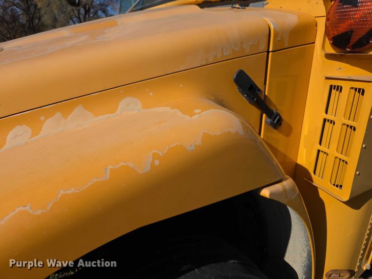 image for item FI0684 2004 Bluebird school bus