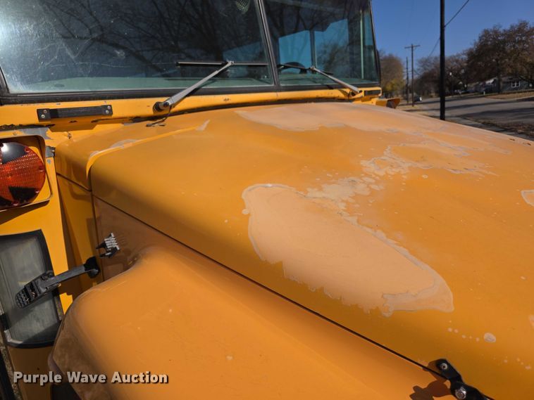 image for item FI0684 2004 Bluebird school bus