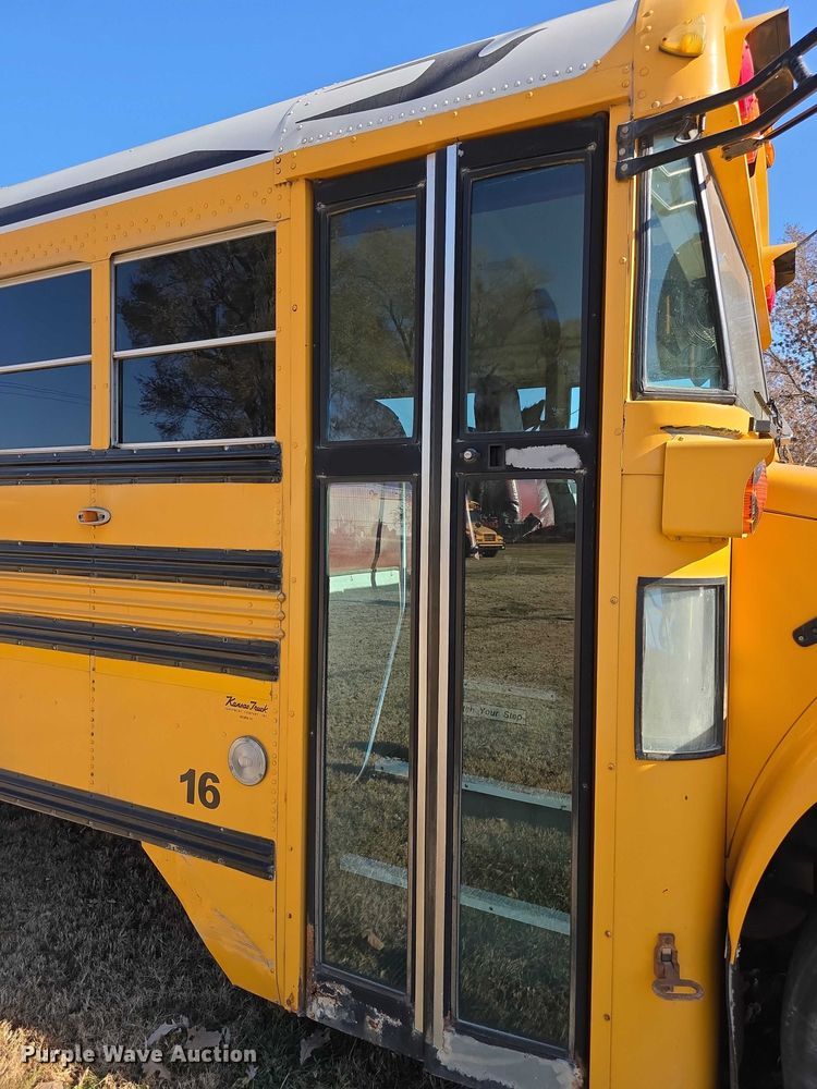 image for item FI0684 2004 Bluebird school bus