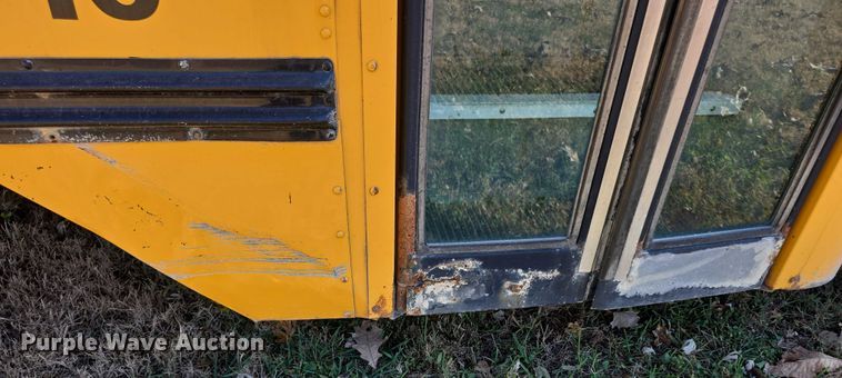 image for item FI0684 2004 Bluebird school bus