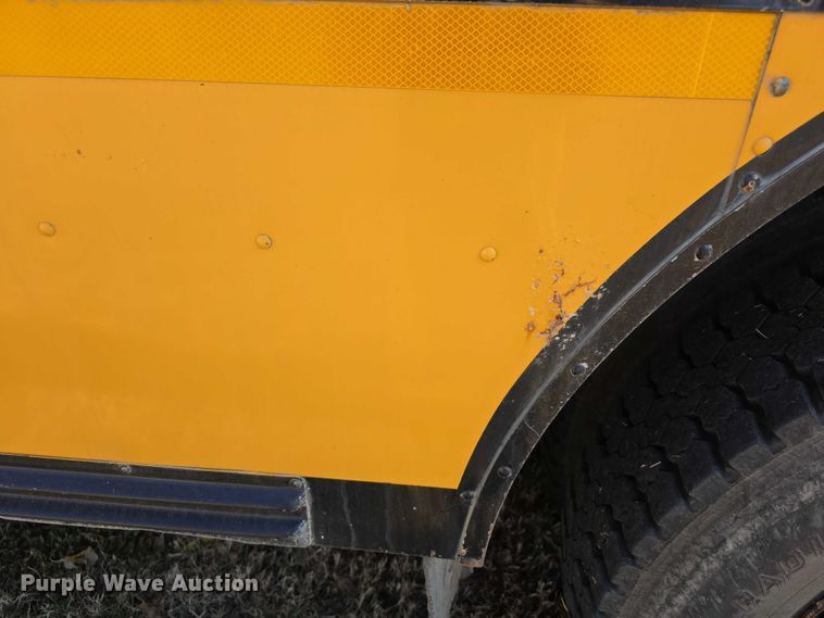 image for item FI0684 2004 Bluebird school bus